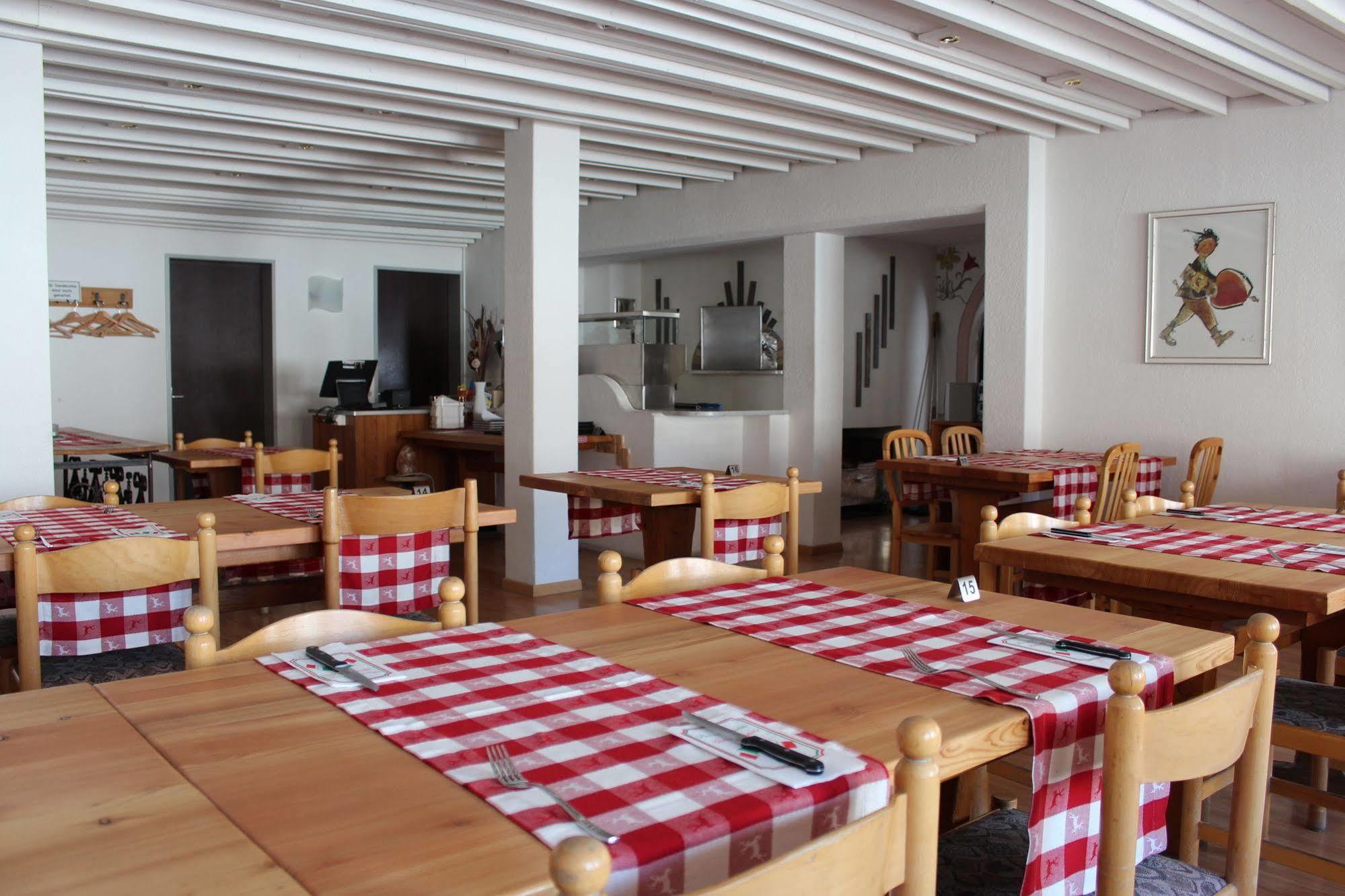 Hotel Al Rom Чирв Экстерьер фото